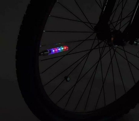 चमकती एलईडी साइकिल स्पोक लाइट IPX4 लाइट सेंसर